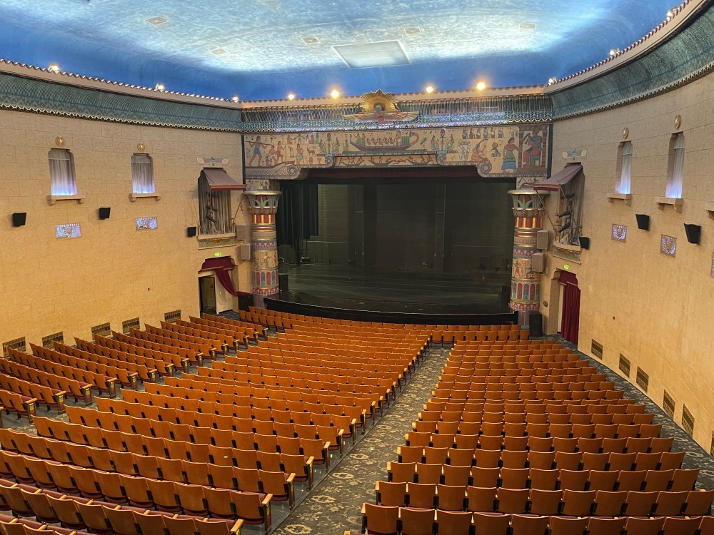 netflix mısır tiyatrosu egyptian theatre ı restore ettirdi bu hafta acilacak